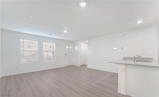 Foto del edificio - 6956 Honor Hl St