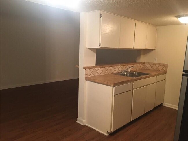 Foto del edificio - 4709 Harmon Ave