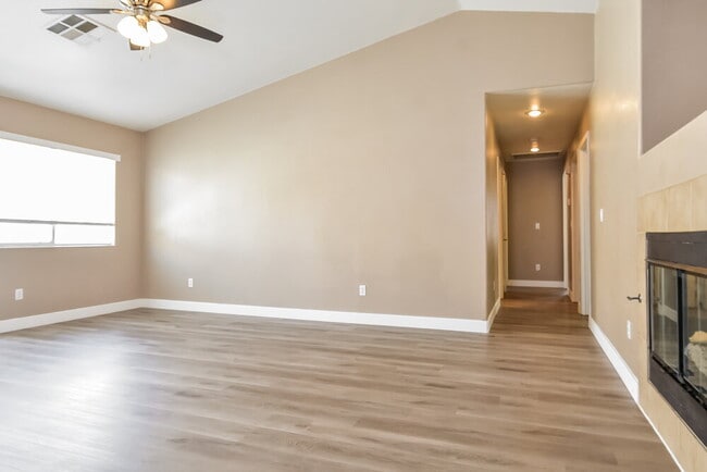 Foto del edificio - 3830 Canary Creek Ave
