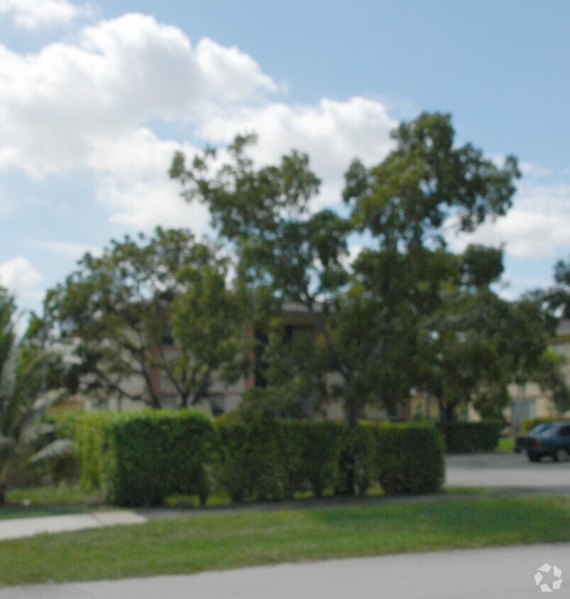 Foto del edificio - 813-815 SW 10th St