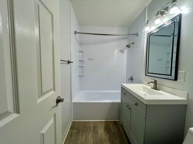 Foto del edificio - Renovated 2 Bedroom, 1 Bath unit