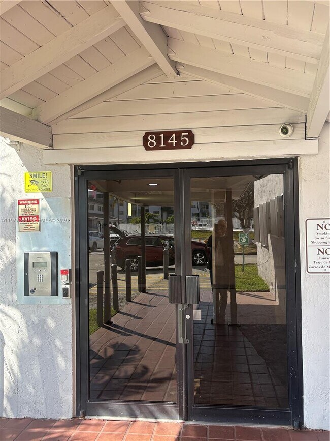 Foto del edificio - 8145 NW 7th St