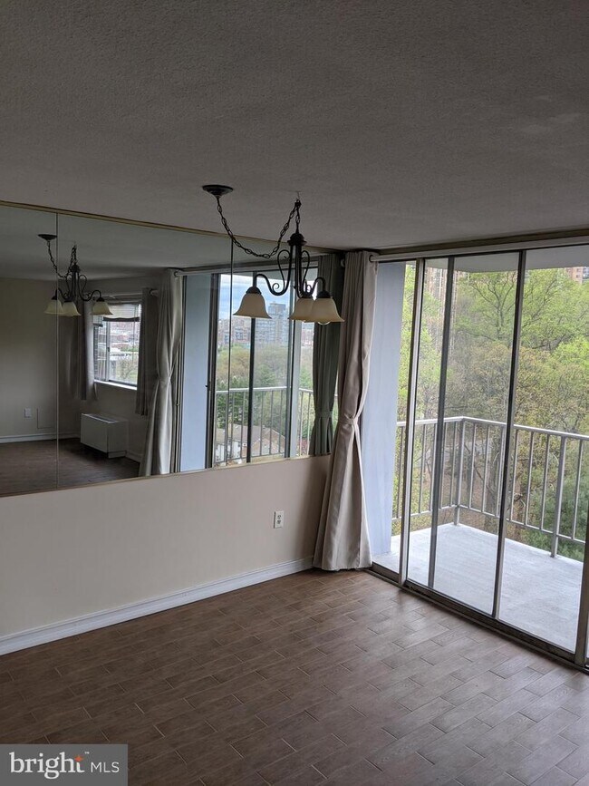 Building Photo - 2059 Huntington Ave