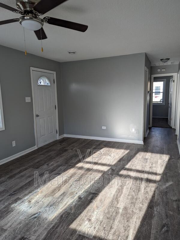 Building Photo - 2902 W 70th St