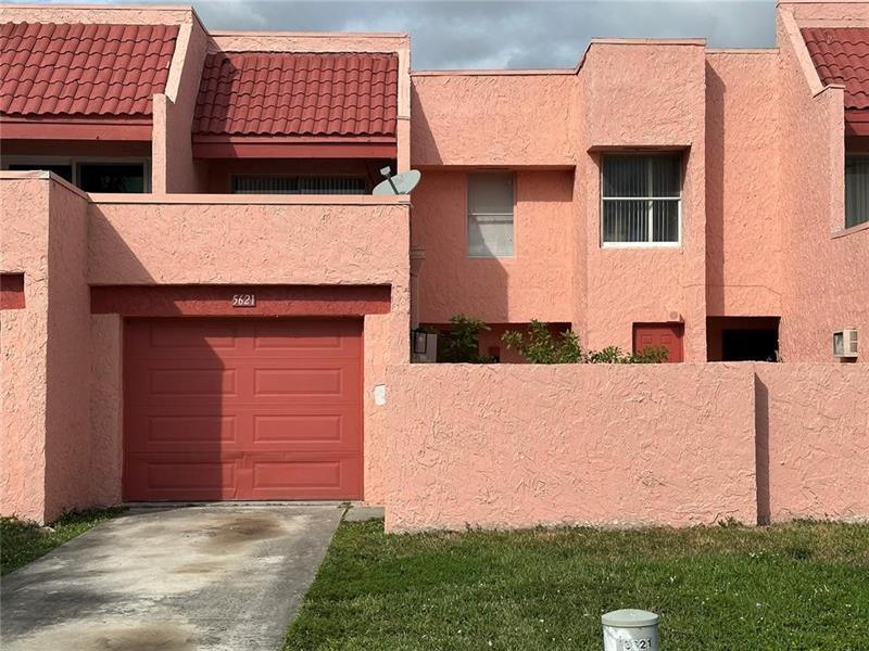 Foto principal - 5621 NW 16th St