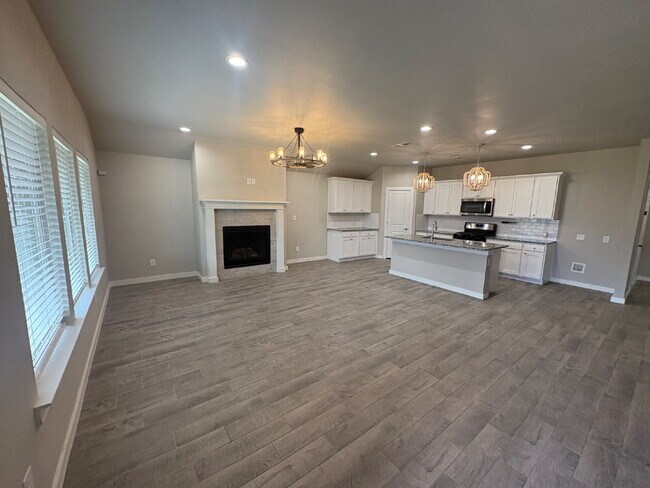 Foto del edificio - Beautiful 4 Bedroom 2 Bath Home in Wollforth!