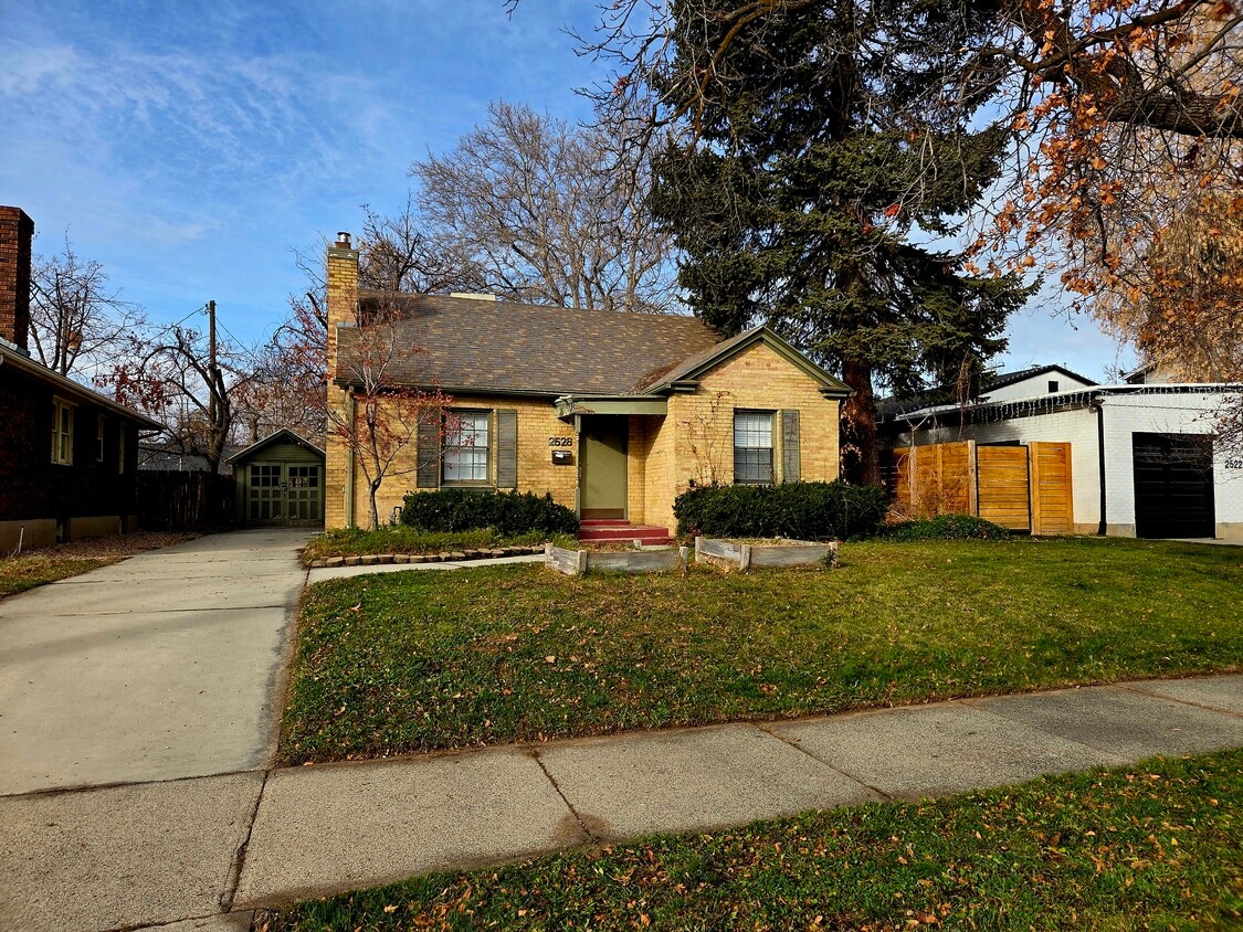 Primary Photo - 2528 Beverly St E