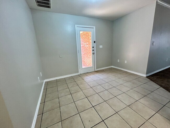 Foto del edificio - 908 N Belmont Ave