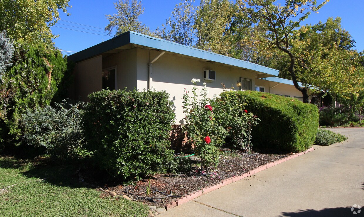 Primary Photo - 10460 Coloma Rd