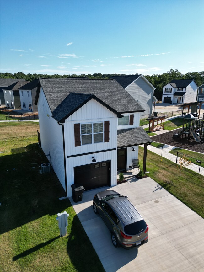 Building Photo - 193 Sierra Cir