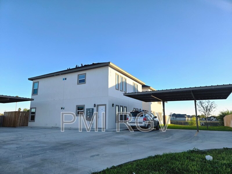 Foto principal - 2912 E Israel Ave