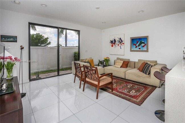 Foto del edificio - 476 NE 194th Terrace