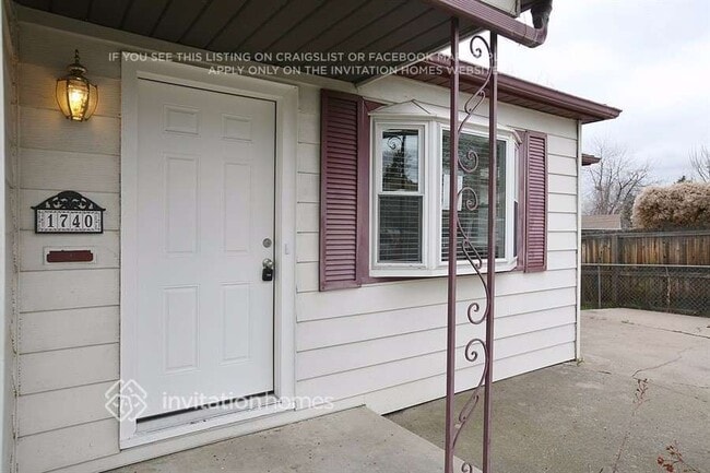 Building Photo - 1740 W Crestline Dr