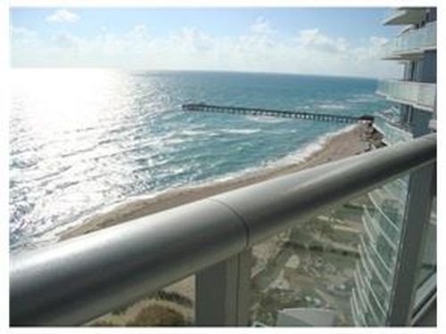 Building Photo - 17001 Collins Ave