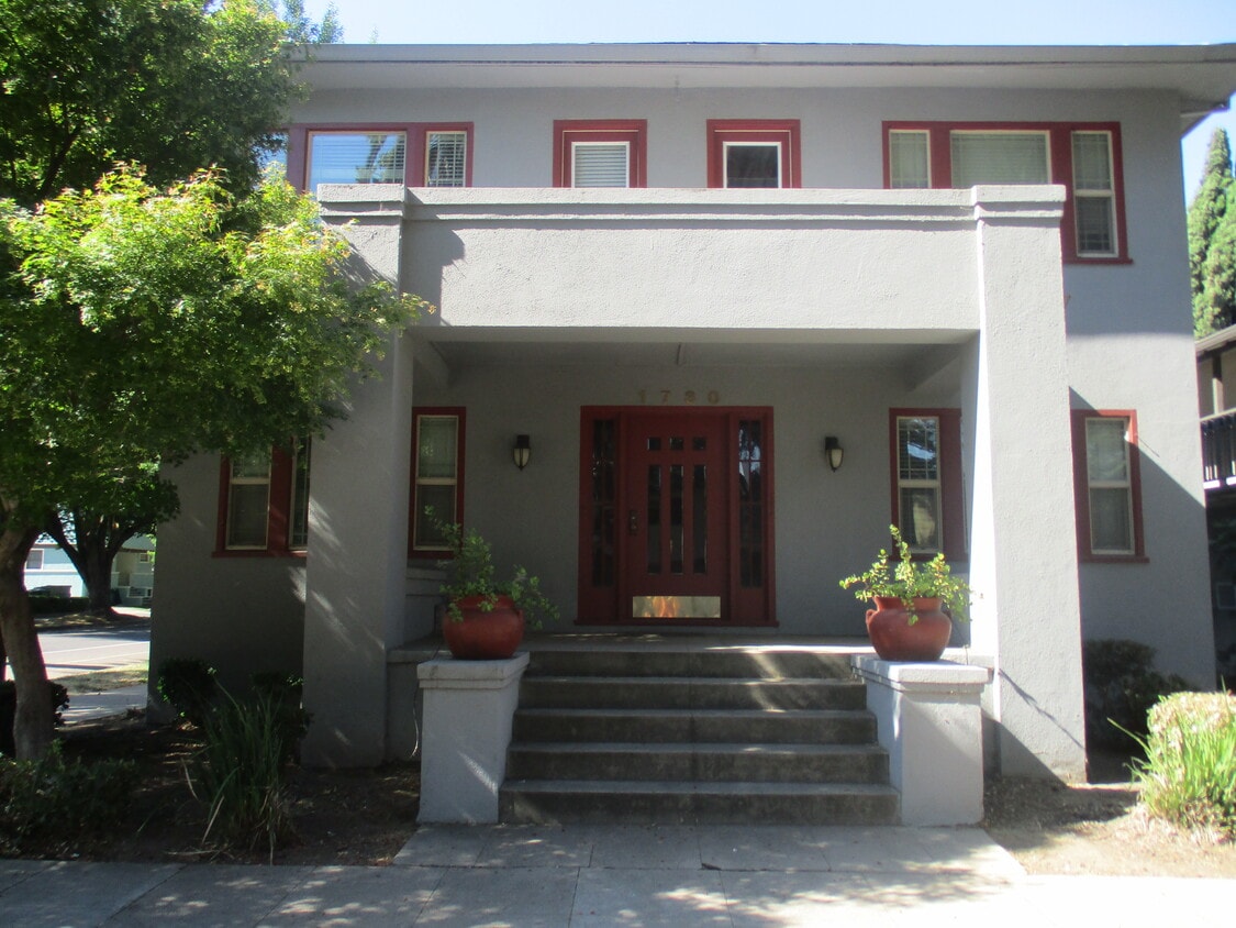 Front of Building 4 units. - 1730 T St