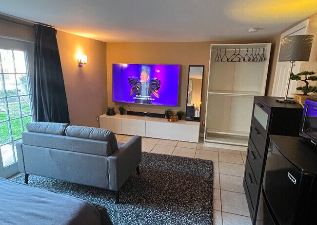 Foto del edificio - 1310 Daytona Ave