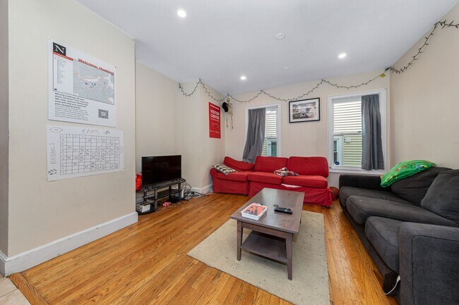 Foto del edificio - Central Heat/AC, Eat-in Kitchen, Free Laundry, Living Room, Dining Room