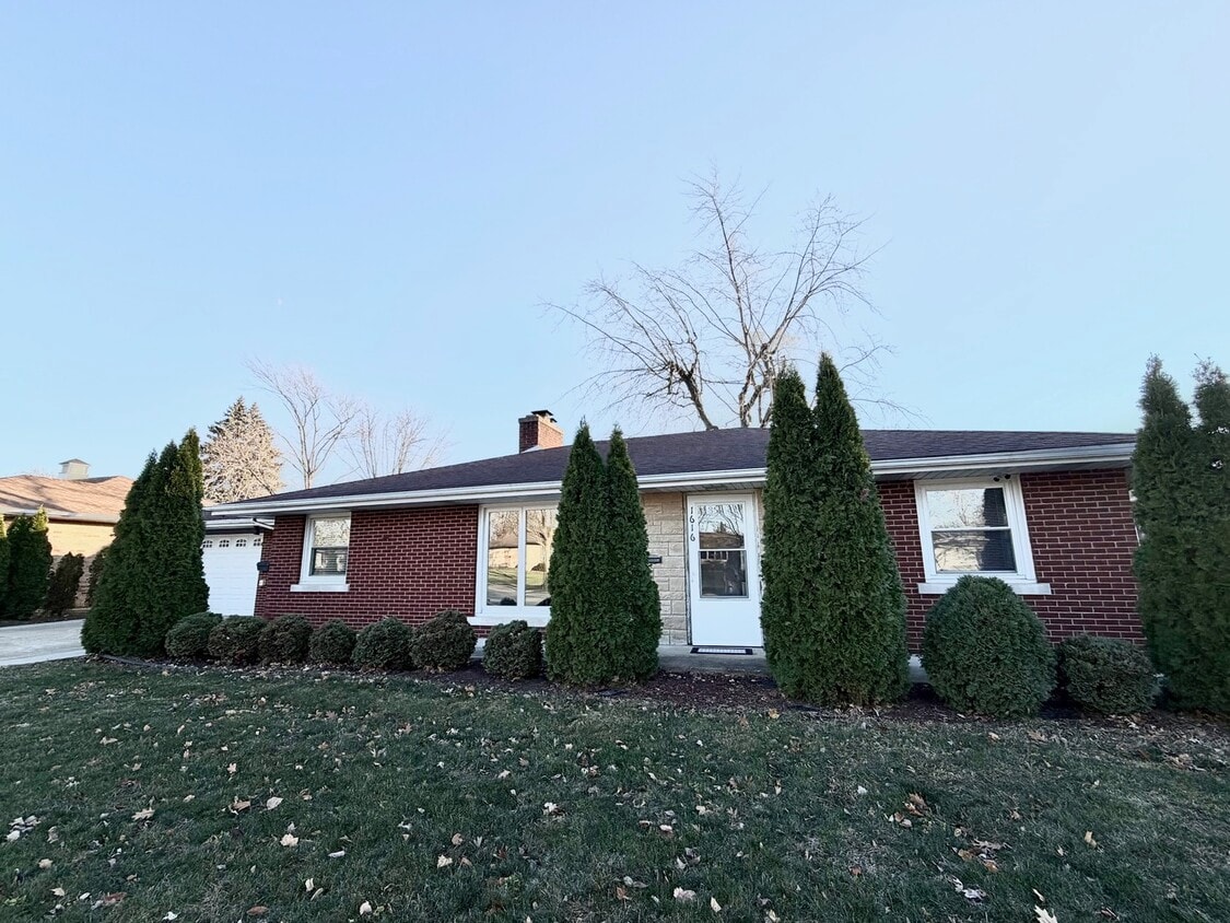 Foto principal - 1616 Mayfield Ave