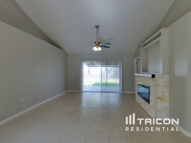 Foto del edificio - 3739 Crossing Creek Blvd