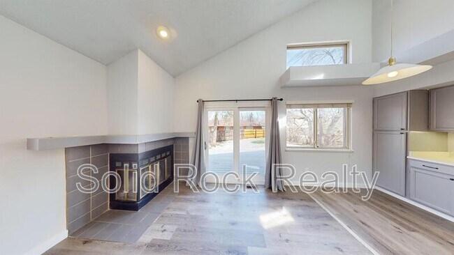 Building Photo - 130 W Cheyenne Rd