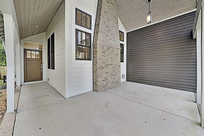 Building Photo - 1412 Lillian St