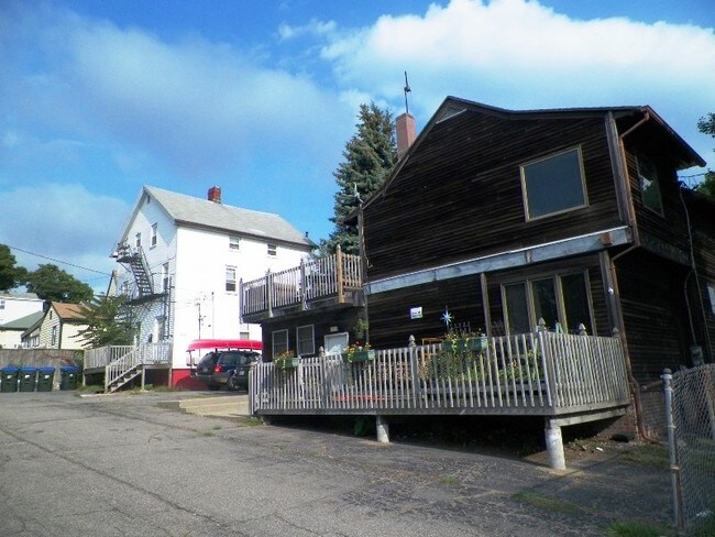 Building Photo - 112 Gano St