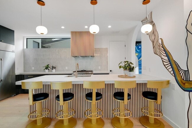 Building Photo - 7809 Woodrow Ave