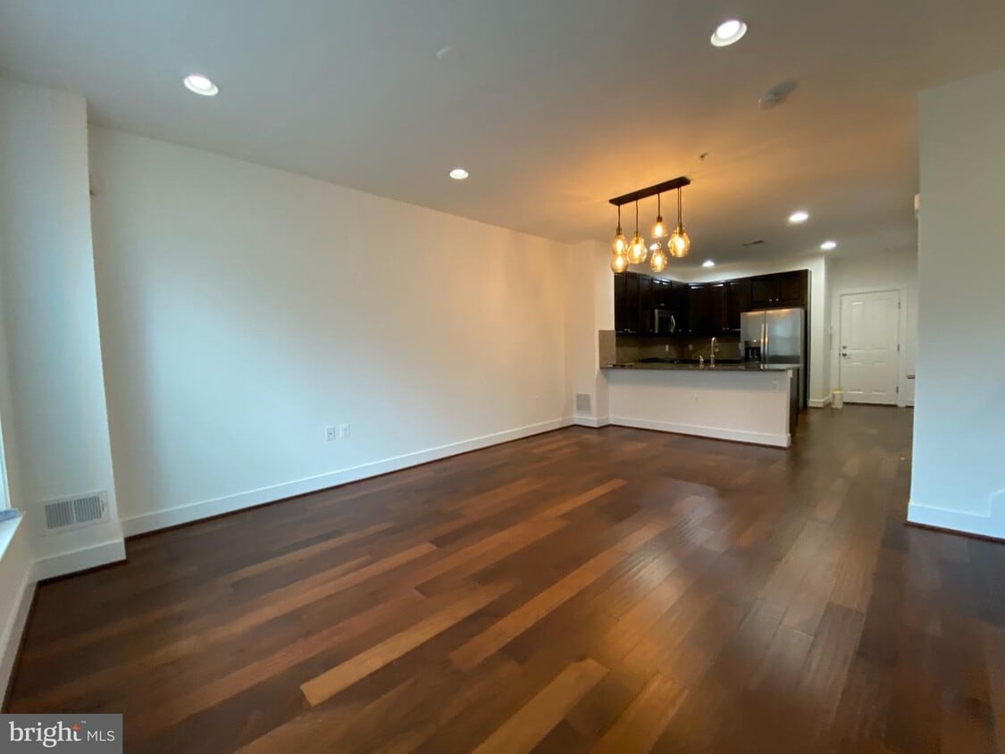 Foto principal - 2215 Richmond Hwy