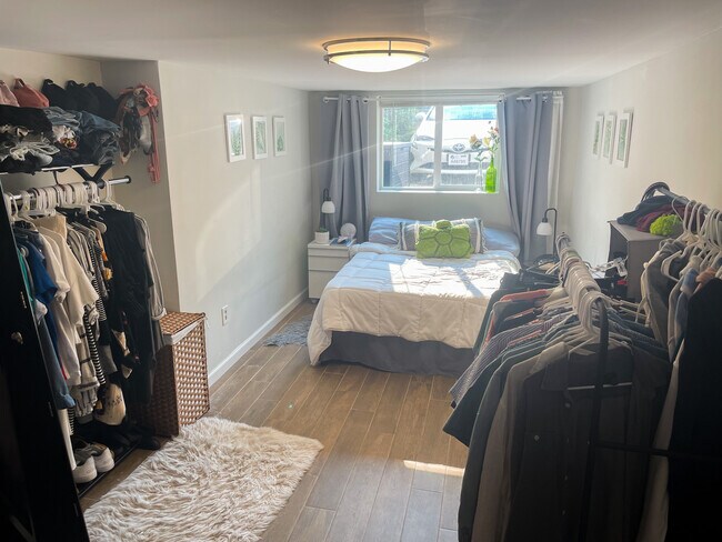 Dormitorio más grande - 3548 Rock Creek Church Rd NW
