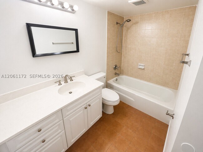 Foto del edificio - 10800 N Kendall Dr