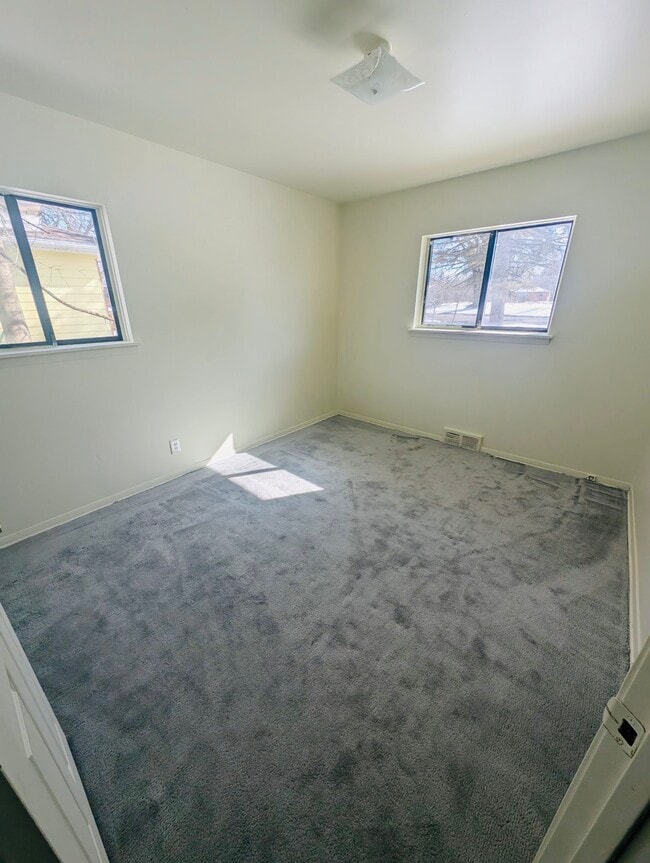 Building Photo - 1196 E Coldwater Rd