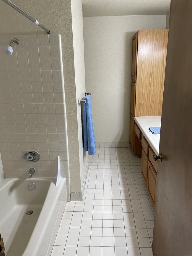 Building Photo - 3014 Baronian Ct