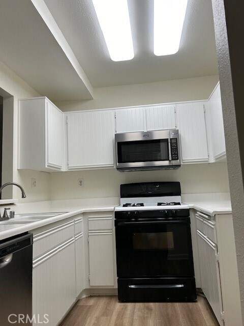 Building Photo - 23947 Del Monte Dr.