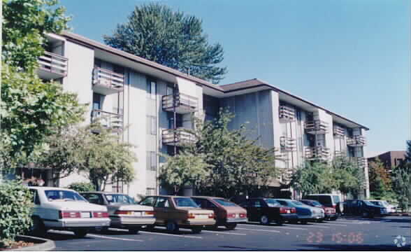 Primary Photo - Golden Pines Apartments