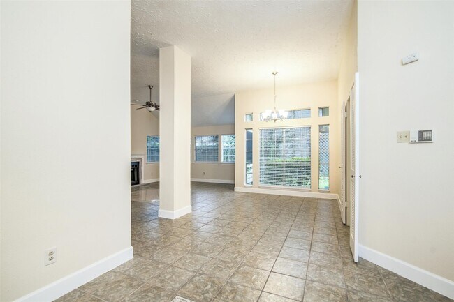 Foto del edificio - 5434 Garden Village Dr