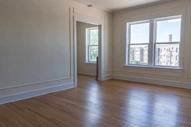 Photo - 2712 N Milwaukee Ave Apartment