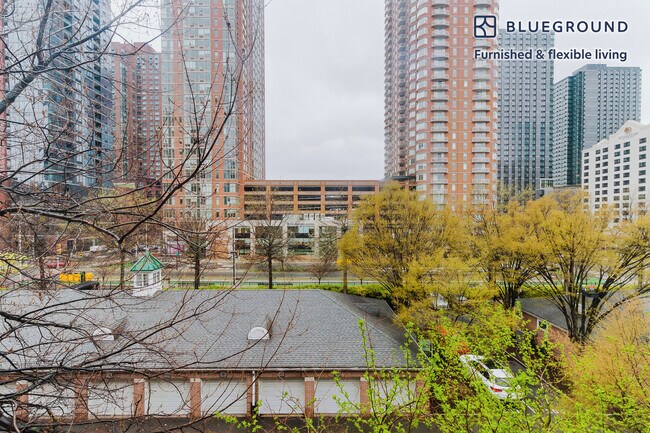 Foto del edificio - 444 Washington Blvd