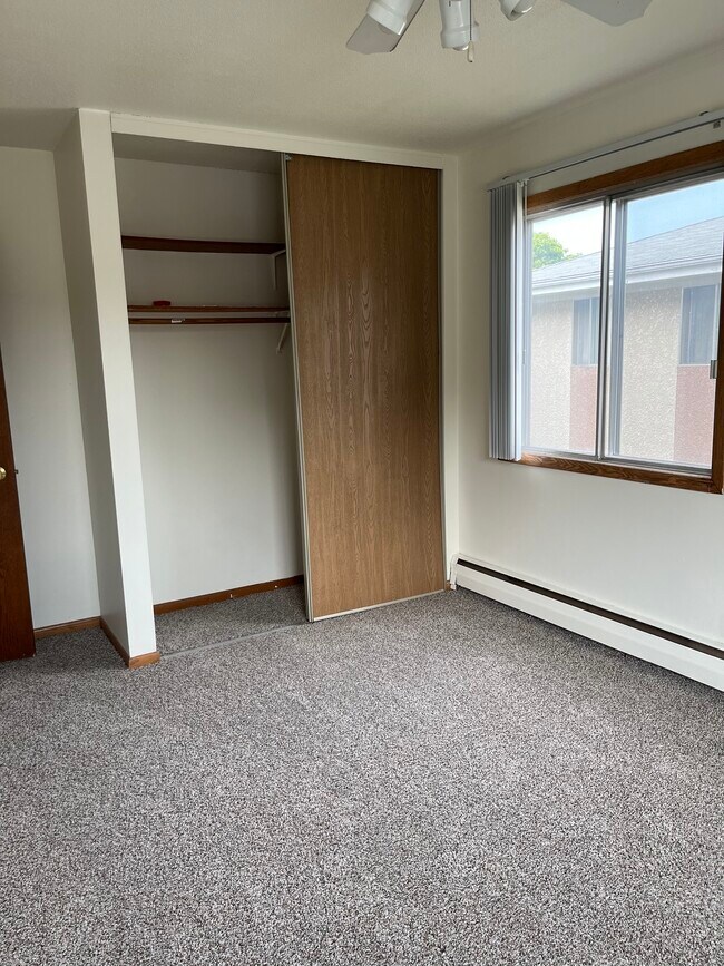 Armario del dormitorio 2 - Parkside Apartments