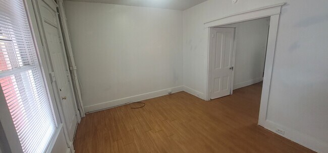 Foto del edificio - 438 E Strawberry St