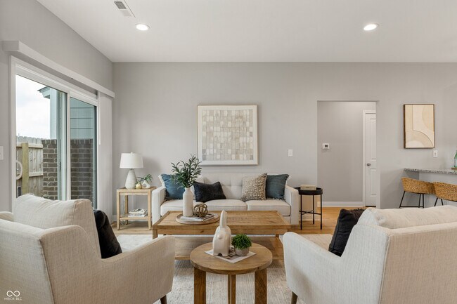 Foto del edificio - 6737 Bridle Wy