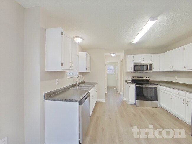 Foto del edificio - 409 Glen Eagle Cir