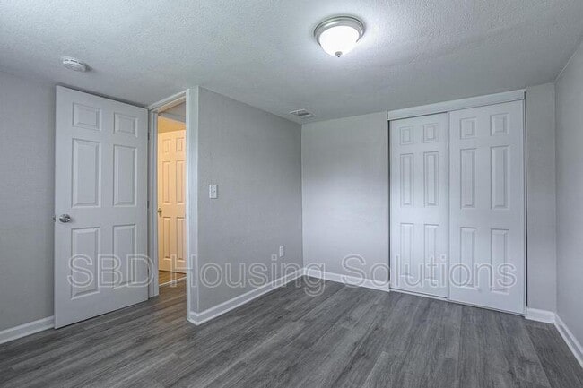 Foto del edificio - 805 E Albert Ave