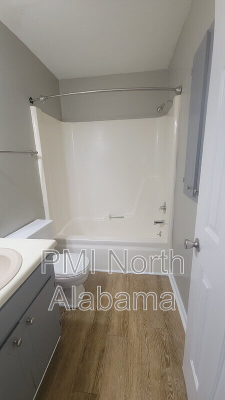 Foto del edificio - 4426 Bonnell Dr NW