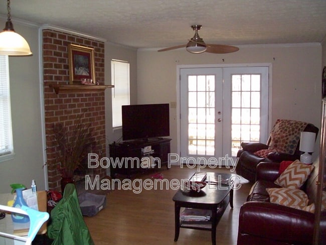 Photo - 132 Oxford Ct Townhome