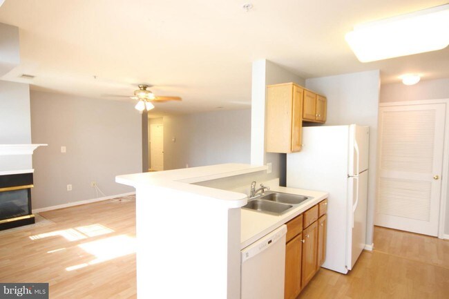 Building Photo - 7512 Snowpea Ct