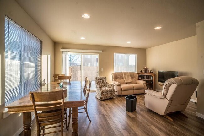 Building Photo - 4088 Sunstone St