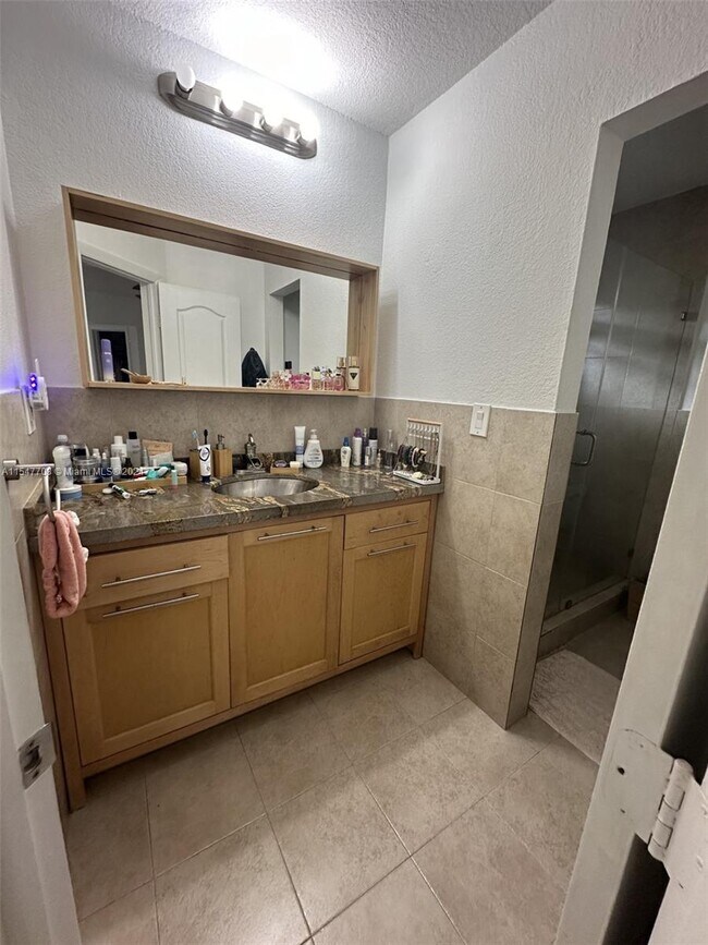 Foto del edificio - 8950 SW 69th Ct