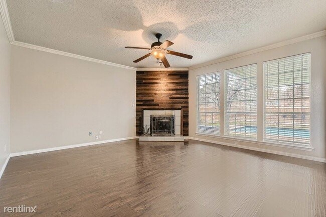 Building Photo - 4 br, 2 bath House - 900 Robin Drive UNIT
