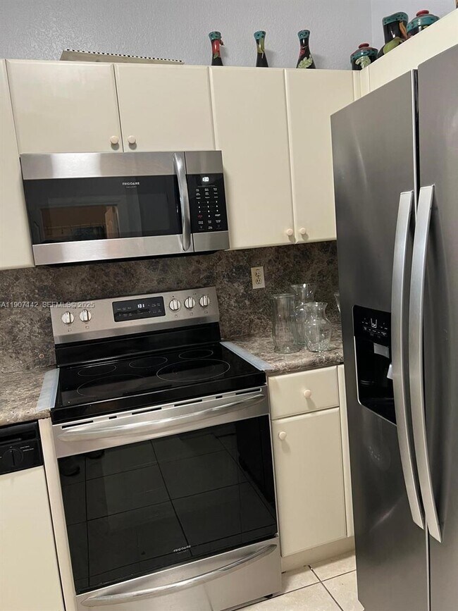 Foto del edificio - 17710 NW 73rd Ave