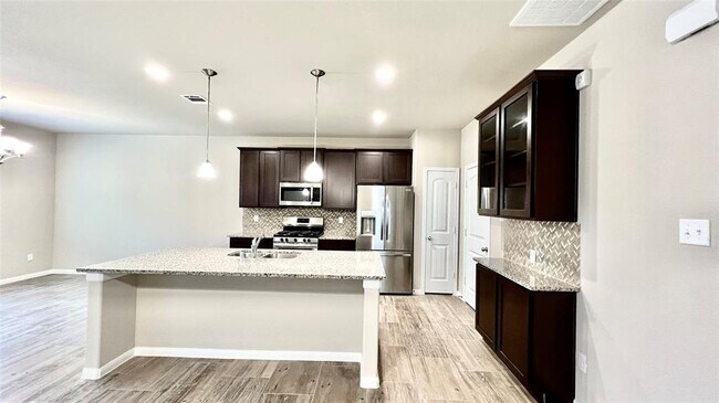 Foto del edificio - 7922 Cypress Dr